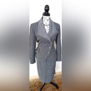 St. John Couture skirt suit size 4 jacket size 6 skirt